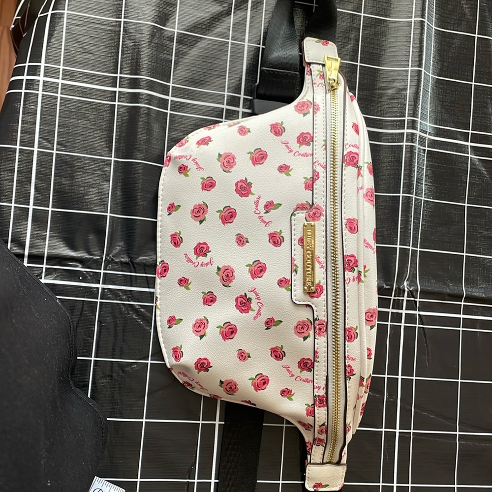 NWOT Juicy Couture Fanny bag
